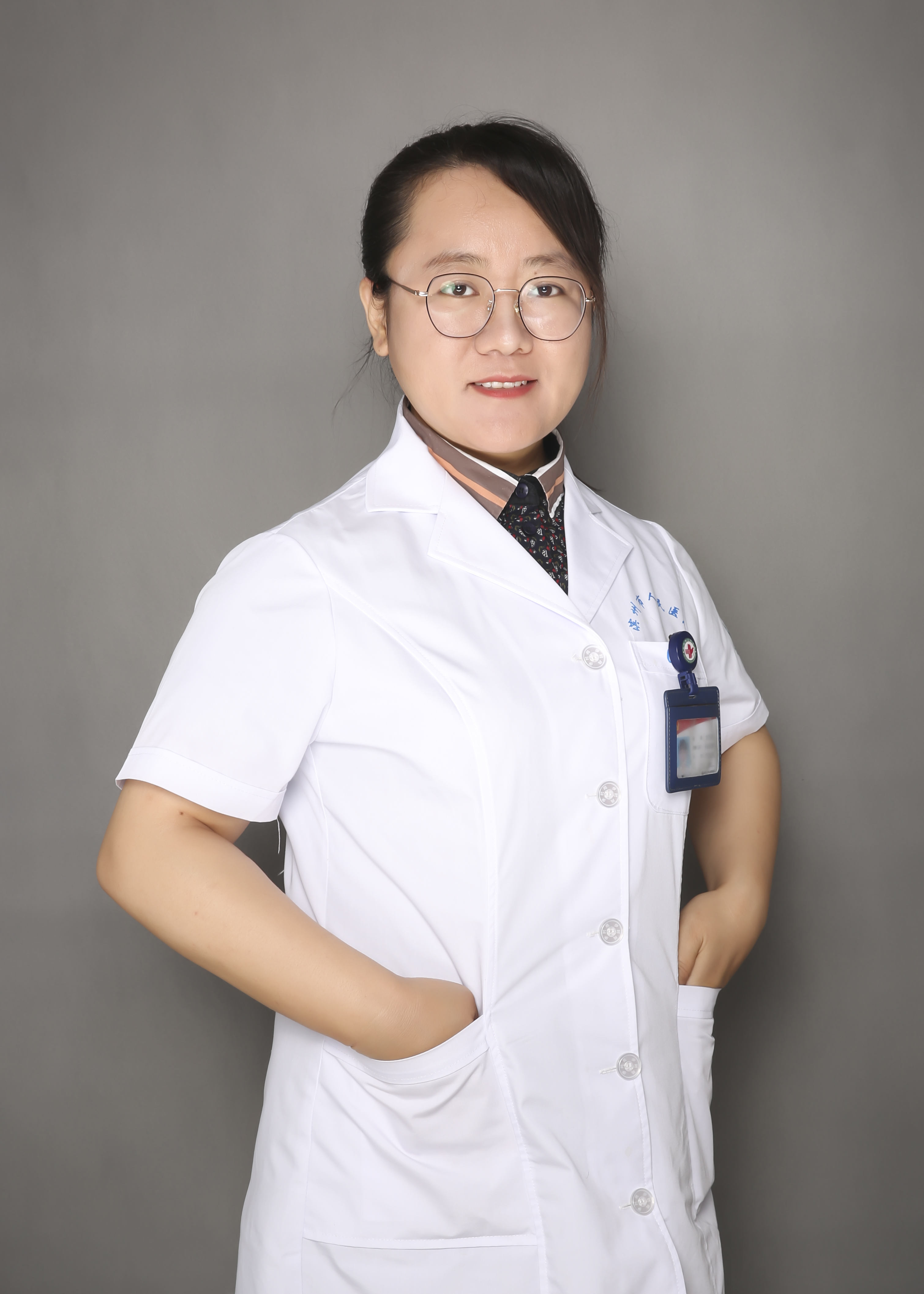 李燕燕工作照.jpg 李燕燕工作照.jpg